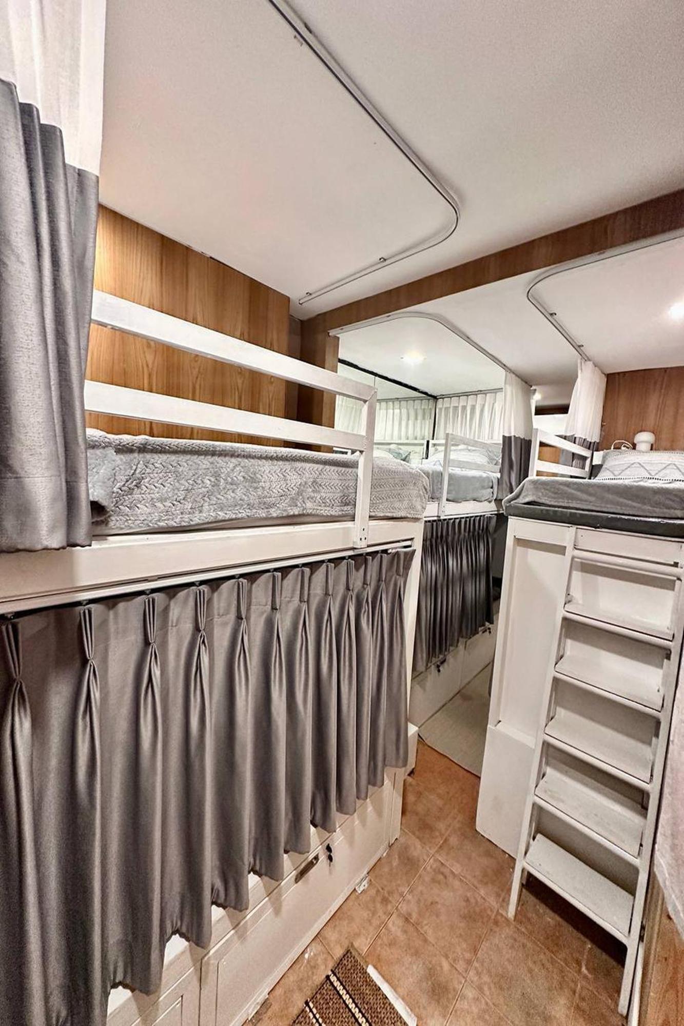 Blu Cabin Ari Stylish Gay Poshtel Bangkok Dış mekan fotoğraf