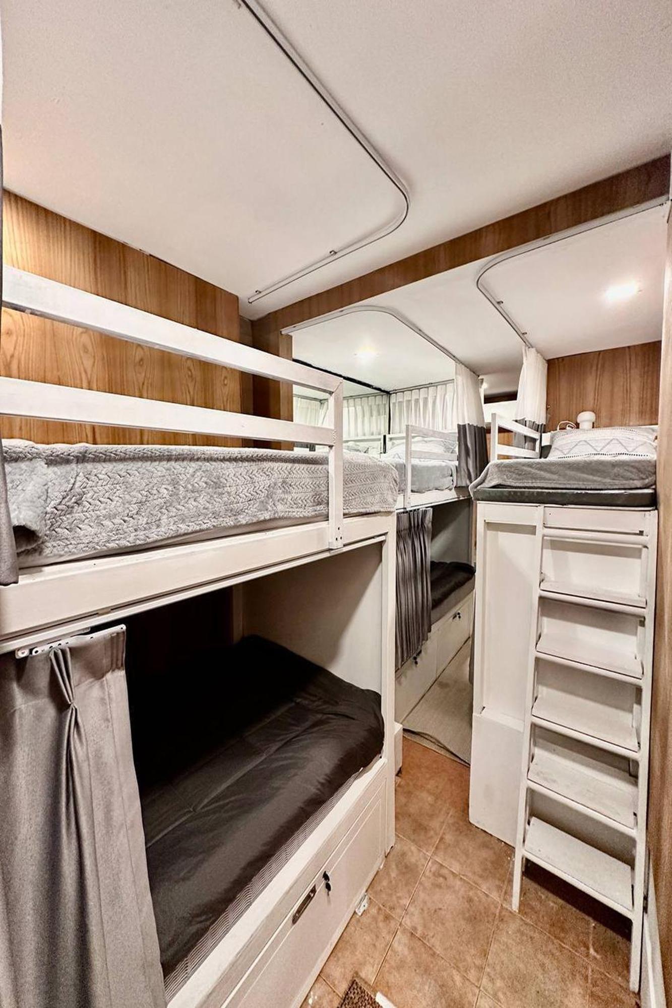 Blu Cabin Ari Stylish Gay Poshtel Bangkok Dış mekan fotoğraf