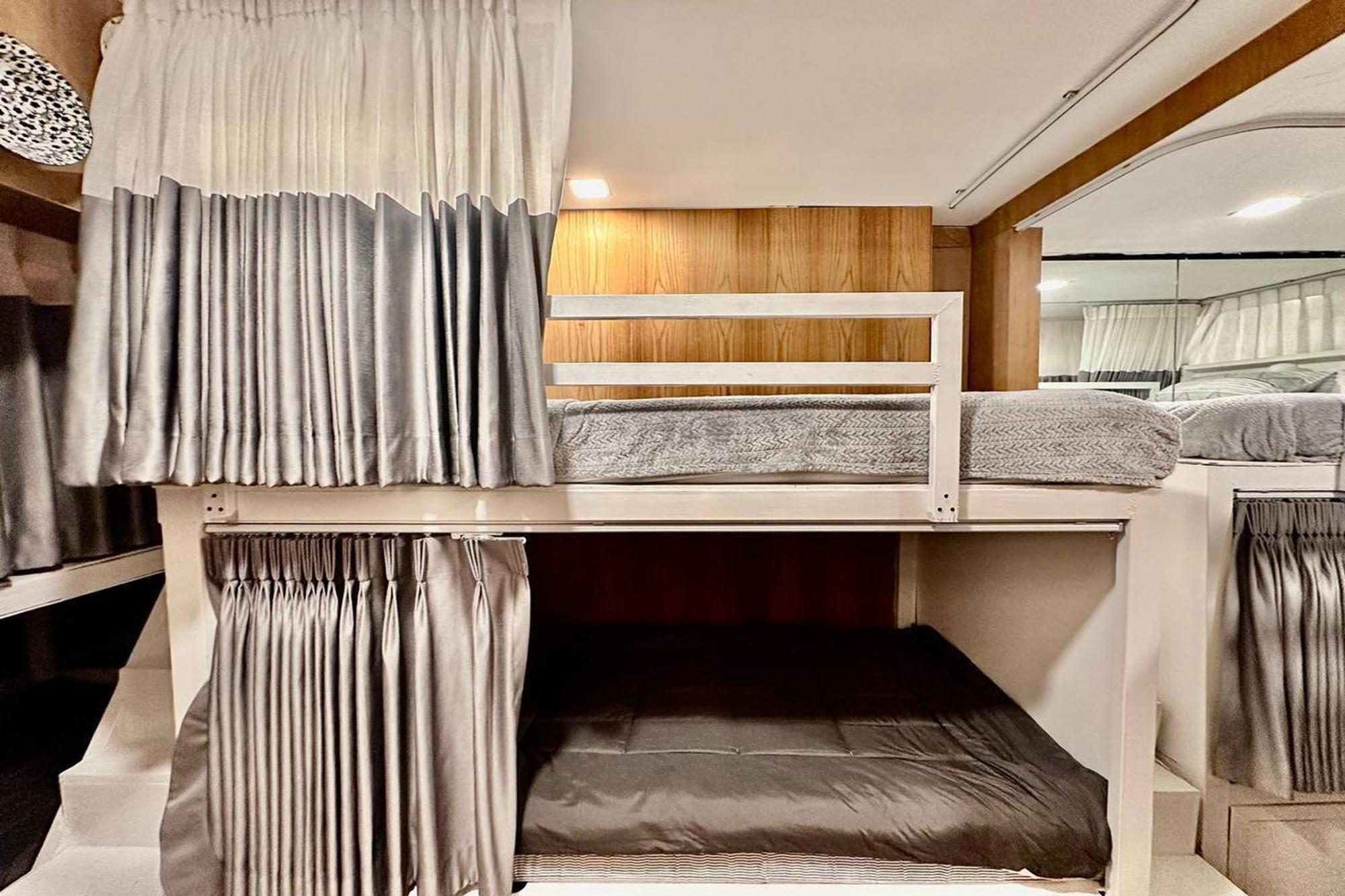 Blu Cabin Ari Stylish Gay Poshtel Bangkok Dış mekan fotoğraf