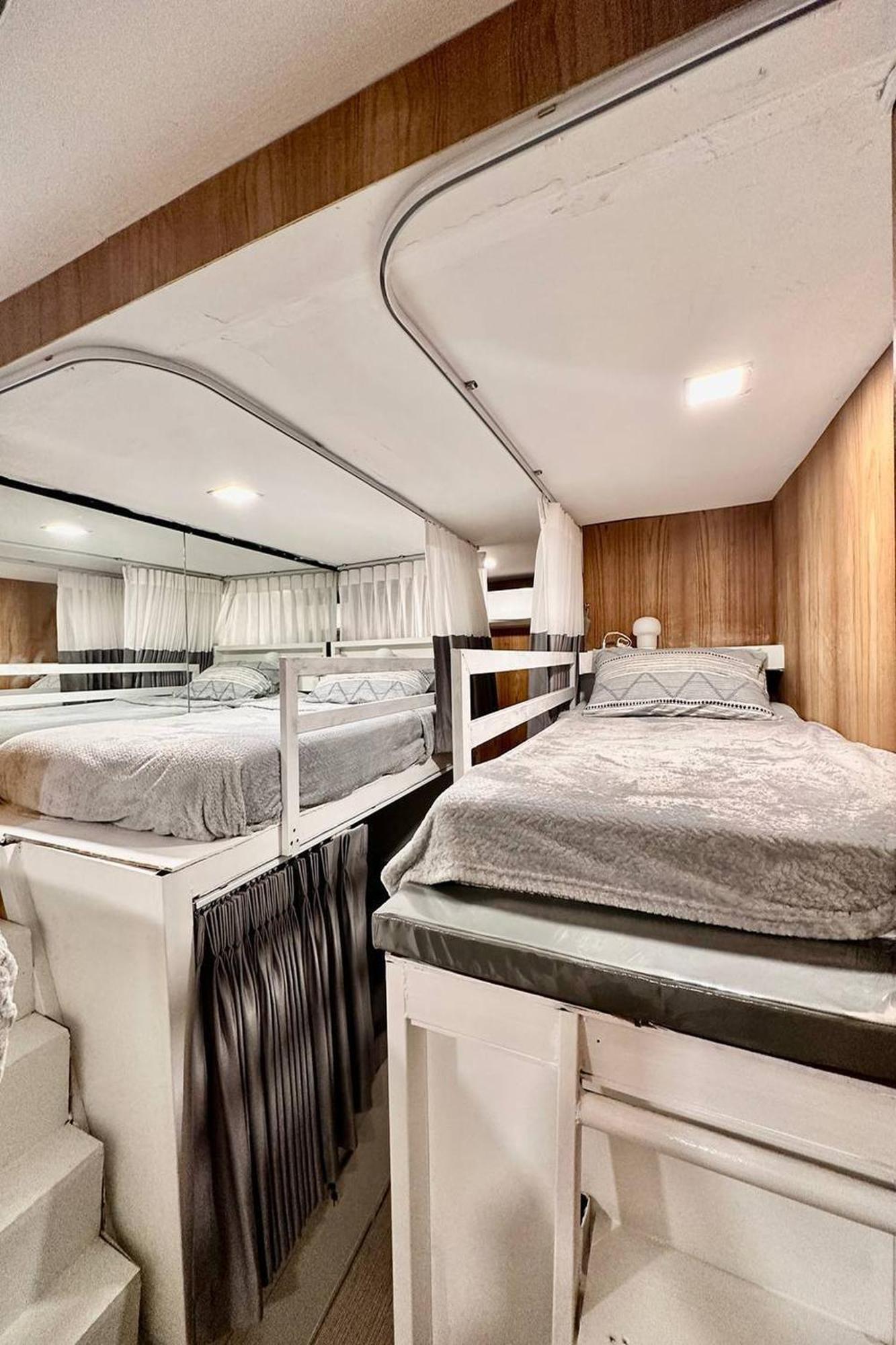 Blu Cabin Ari Stylish Gay Poshtel Bangkok Dış mekan fotoğraf