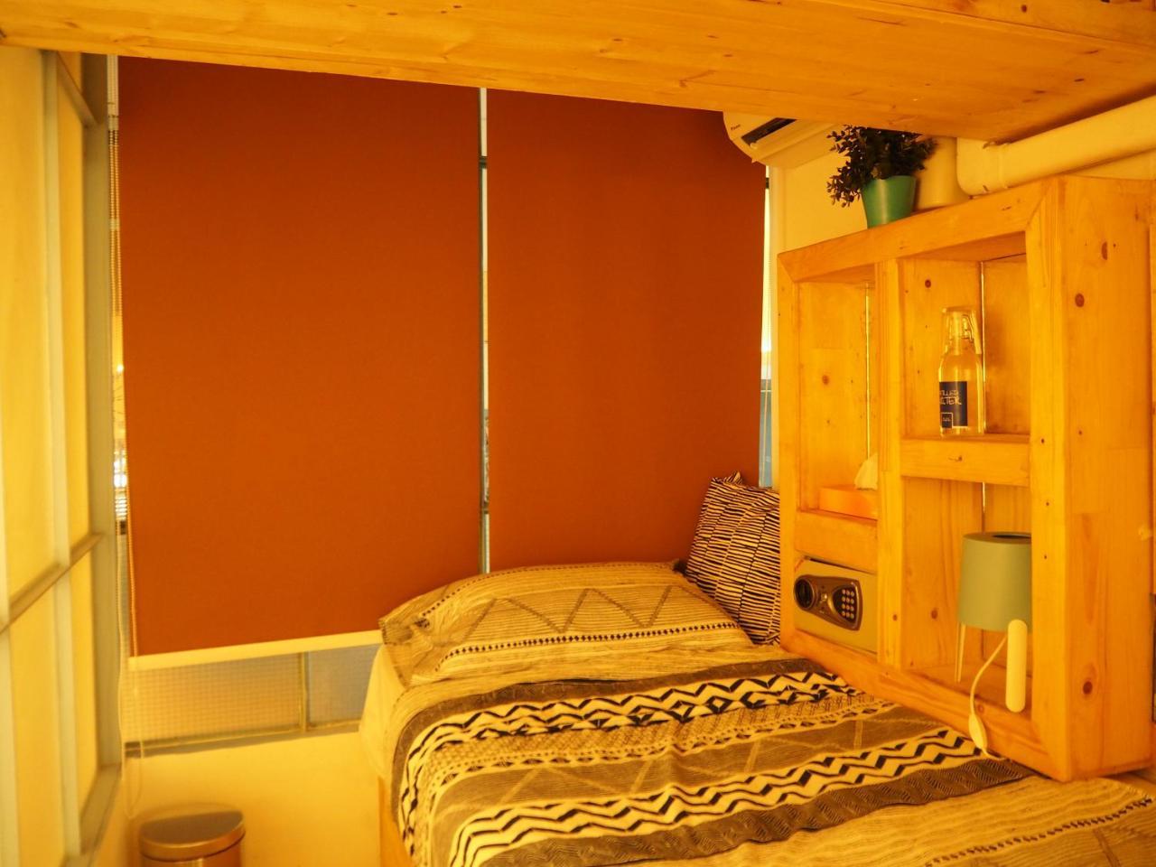 Blu Cabin Ari Stylish Gay Poshtel Bangkok Dış mekan fotoğraf