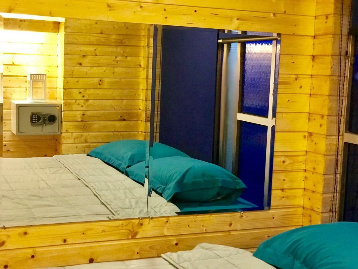 Blu Cabin Ari Stylish Gay Poshtel Bangkok Dış mekan fotoğraf