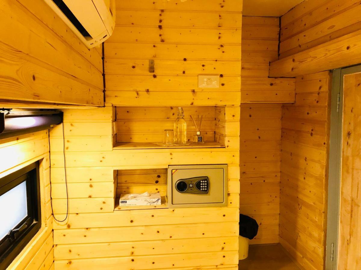 Blu Cabin Ari Stylish Gay Poshtel Bangkok Dış mekan fotoğraf
